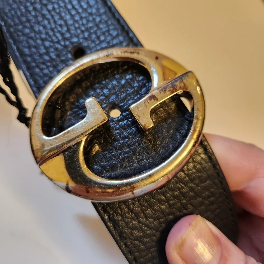 Gucci leather belt with logo buckle size 30